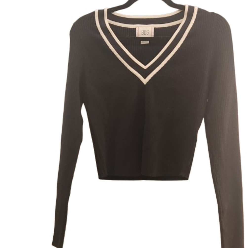 BDG Urban Outfitters Ribbed V-Neck Cropped Sweater – Size L
